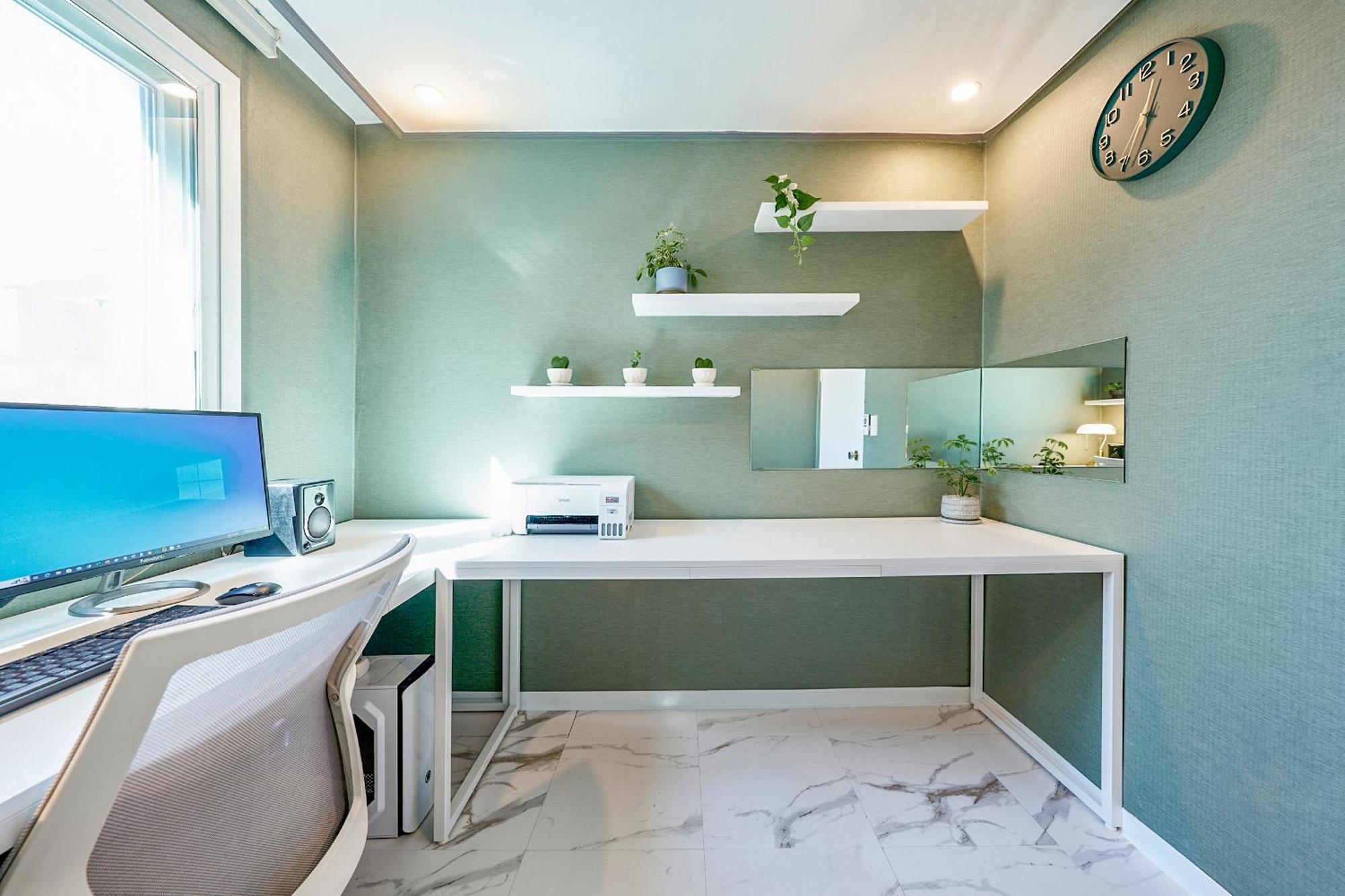 Hta Tailored Service Home&fitness Near Stn *